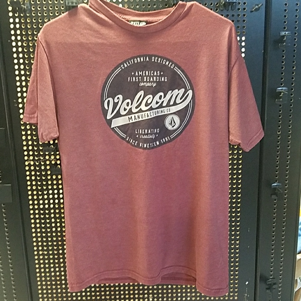 Mens Volcom size M shirt